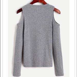 Shoulder cropped top