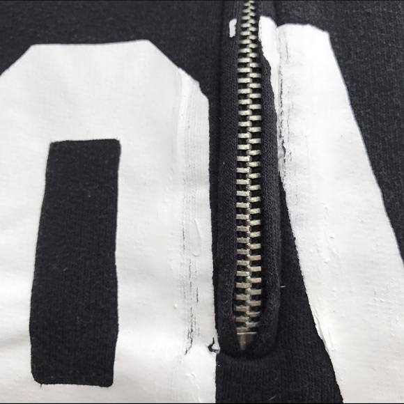 💕VS PINK💕 3/4 zip sweatshirt - Picture 2 of 4