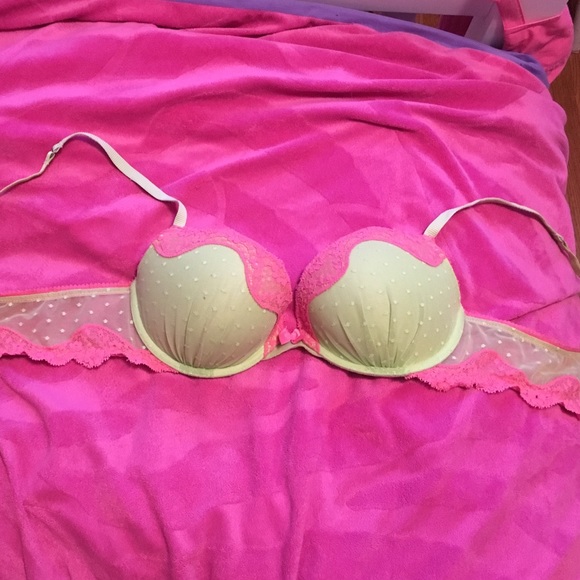 green laced bra