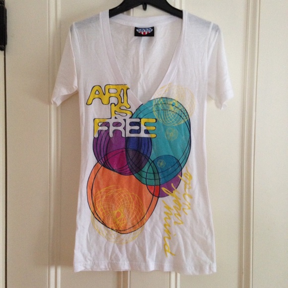"Art is Free" Graphic V-Neck Tee