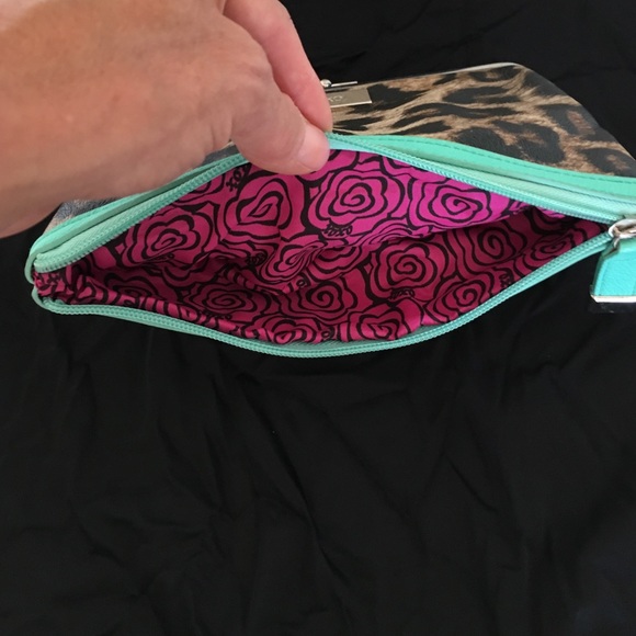 **SOLD** Green and Leopard Small Clutch 👛 - Picture 3 of 4