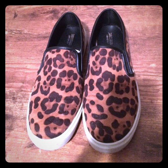 Size 8 Mossimo slip on sneakers