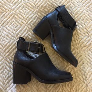 Shellys London black ankle boots 💜