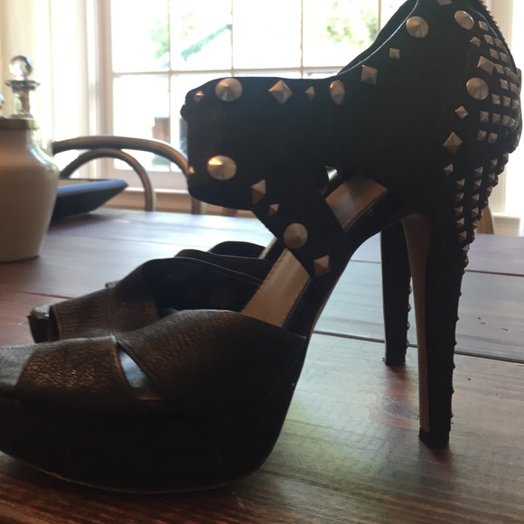 Vince Camuto spikey heels size 39