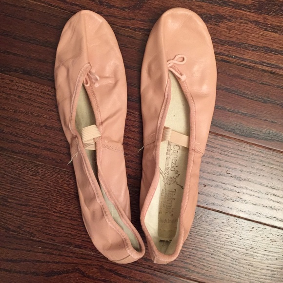 Capezio Shoes - Like-new Capezio women's Teknik ballet slippers