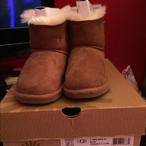 Toddler girl chestnut bowtie ugg boots