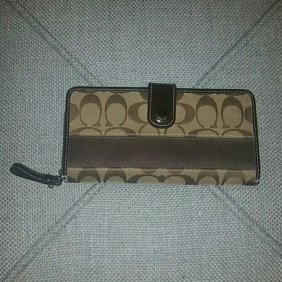 Coach Wallet - Picture 1 of 4