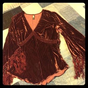 Laundry Velvet and Crochet dramatic top XL