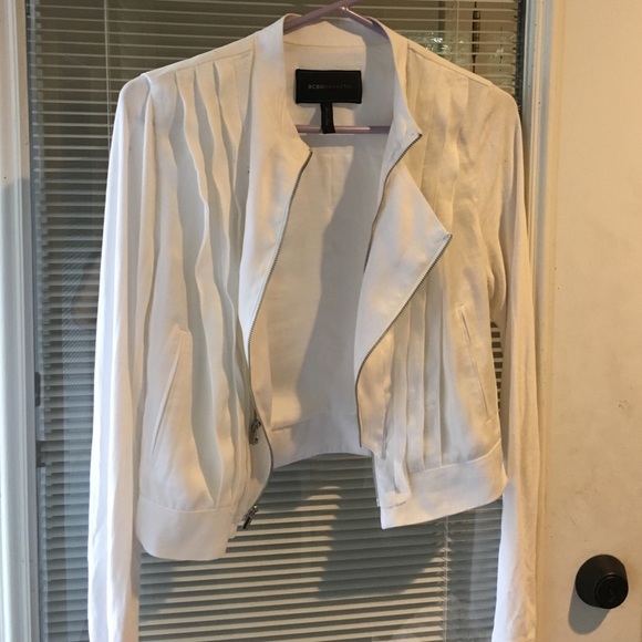 BCBGMAXAZRIA white long sleeve jacket