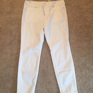 Maurice's white pants. Size large