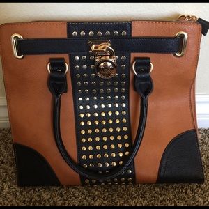 TODAY CLOSET CLEARANCE!! MK fun bag