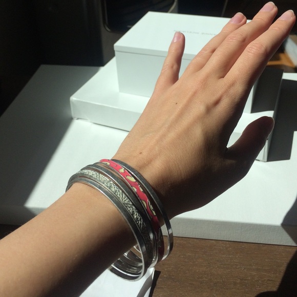 🎁 Beautiful Club Monaco bangle set