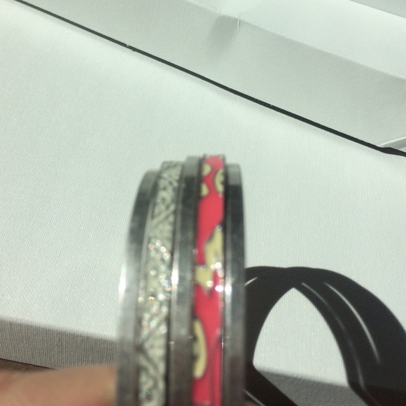 🎁 Beautiful Club Monaco bangle set - Picture 4 of 4