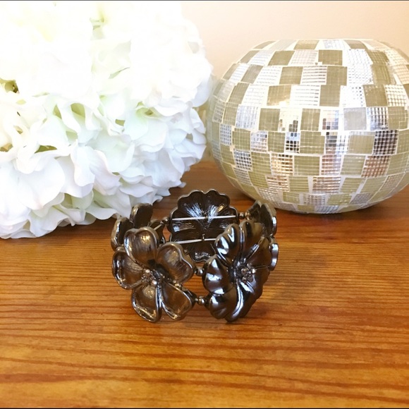 Silver flower bracelet