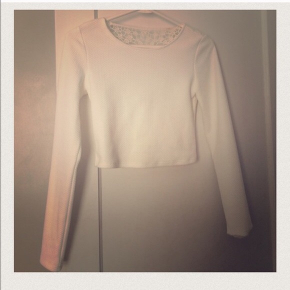 🆕✨White Knitted Crop Top - Picture 2 of 4