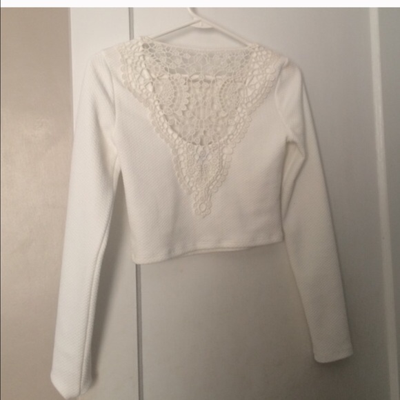 🆕✨White Knitted Crop Top - Picture 3 of 4