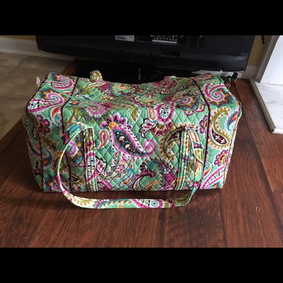 Vera Bradley Handbags - Vera Bradley NWOT No stains, rips HUGE luggage bag