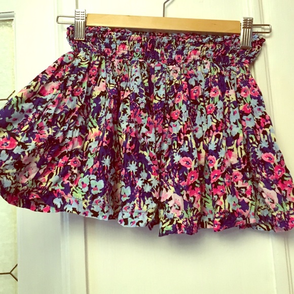 H&M Dresses & Skirts - Floral H&M mini skirt size 2