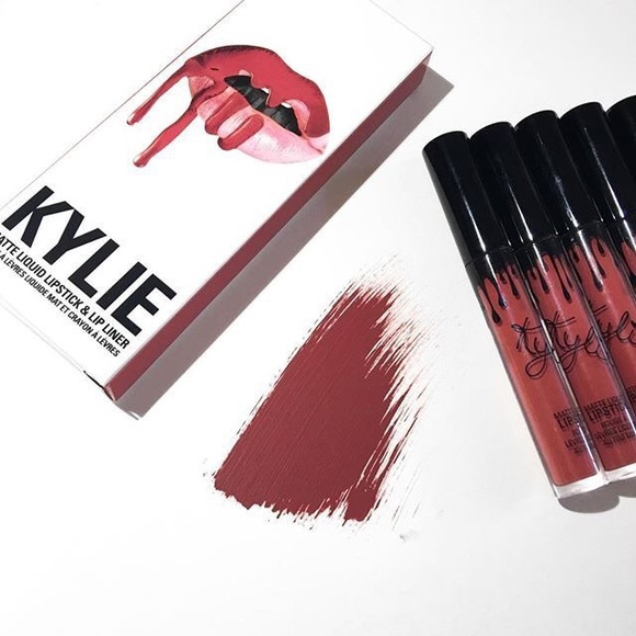 Kristen - by Kylie cosmetics