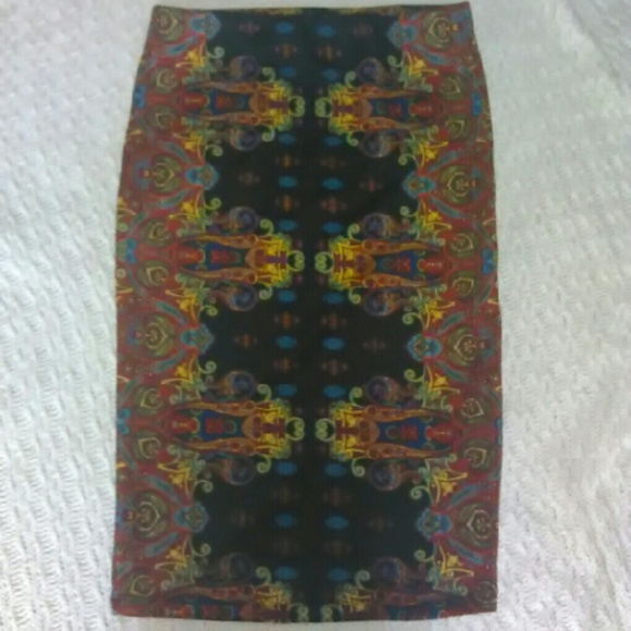 Beautiful patterned pencil skirt, never been worn.
