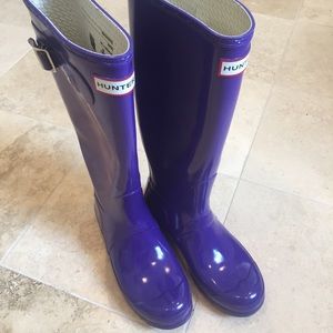Glossy purple Hunter rain boots ☔️