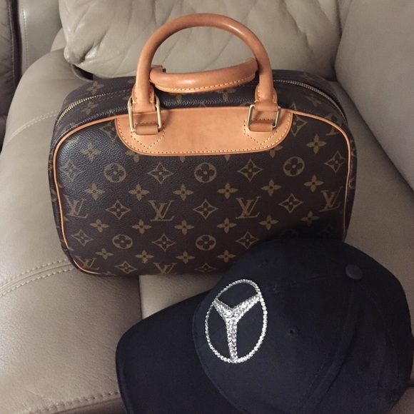 ๐บ๐บ Fashion Lv purse ๐ฉทโค๏ธ๐ฉท - Picture 4 of 4