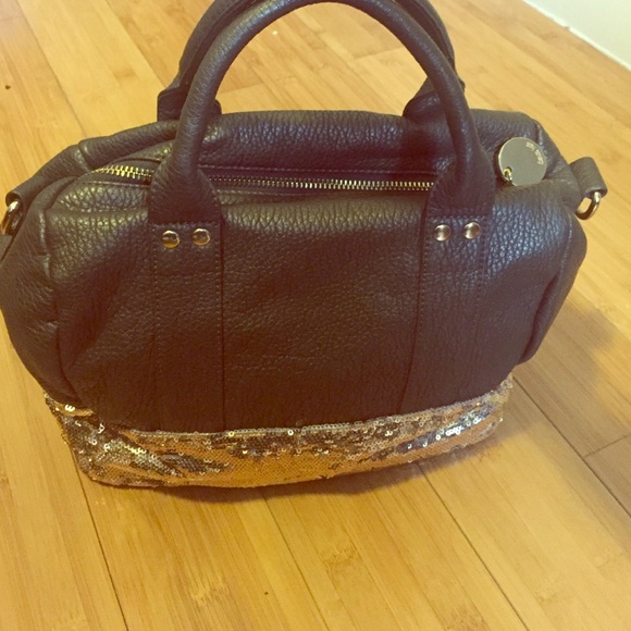 Beautiful leather handbag with sequence accent