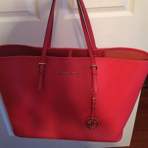 Michael Kors jet set medium saffiano leather tote