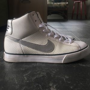 High Top NIKE