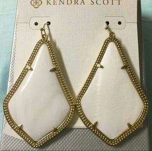 Kendra Scott Alexandria. Pearl White and gold.