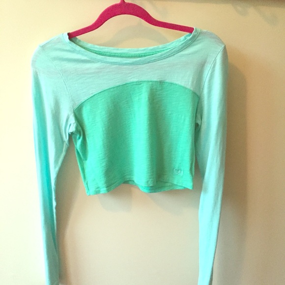 💙 GILLY HICKS Two-Toned Long Sleeved Crop Top 💙