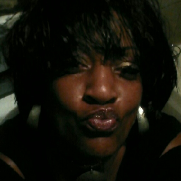 Meet your Posher, Stacie - Picture 2 of 2