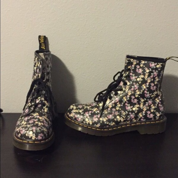 Doc Martens Air Ware "8 Eye Mini Tydee" - Picture 1 of 1