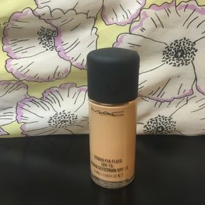 M.A.C Studio fix fluid SPF 15