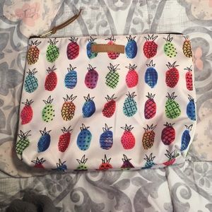 Puravida pineapple Clutch