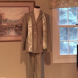 Kaspar Suit- two piece with scarf