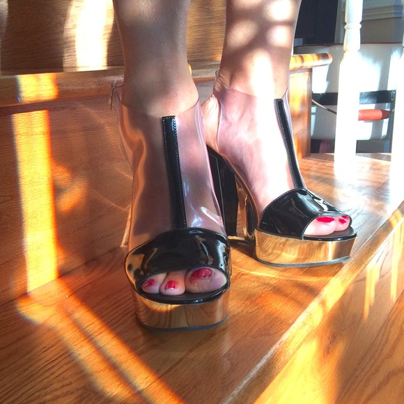 🔴SOLD🔴 Additional photos • CHANEL Chrome Wedges