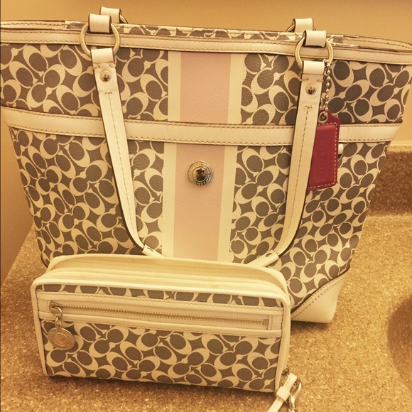 COACH purse with matching wristlet/wallet! 💗
