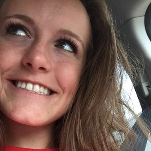 Meet your Posher, Ella