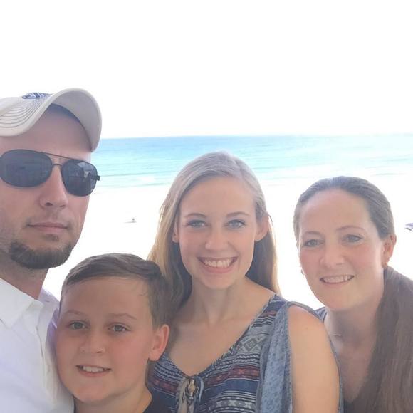 Meet your Posher, Alyssa - Picture 1 of 1