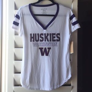 Women's v-neck Washington Huskies tshirt, NWT!!