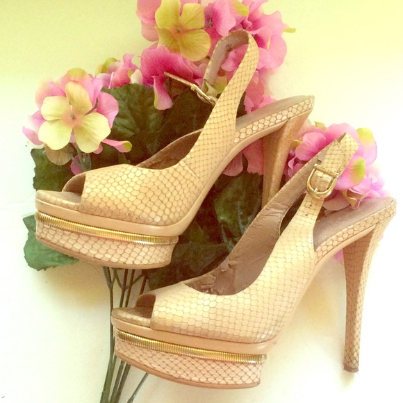 ⚡️1 HR FLASH SALE⚡️discounts on whole closet!⚡️