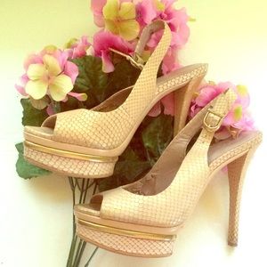 ⚡️1 HR FLASH SALE⚡️discounts on whole closet!⚡️