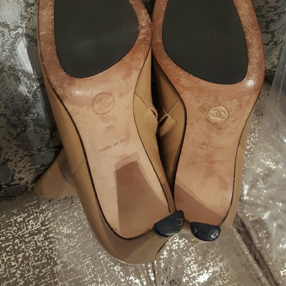 Additional pic of Chanel soles.
