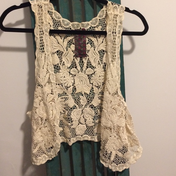 🌻 Lace Vest