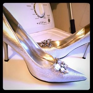Silver stiletto heals with Rhinestones