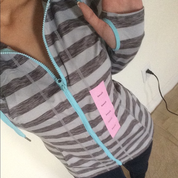 NWT *GREY & BLUE WOMENS ATHLETIC HOODIE SIZE SMALL - Picture 2 of 4