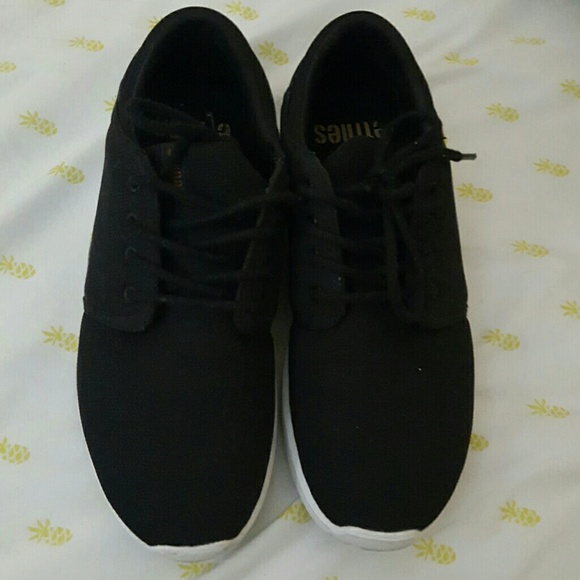 Etnies skate shoes