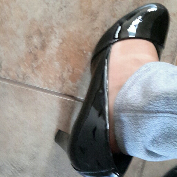 Shose - Picture 2 of 4