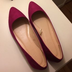 Vibrant pink/magenta pointed toe flats